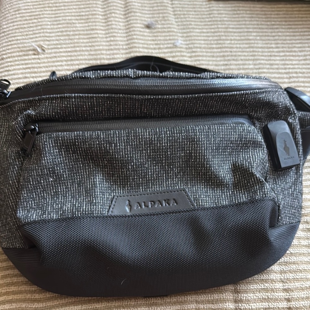 Sleek Black Crossbody Bag with Durable Design